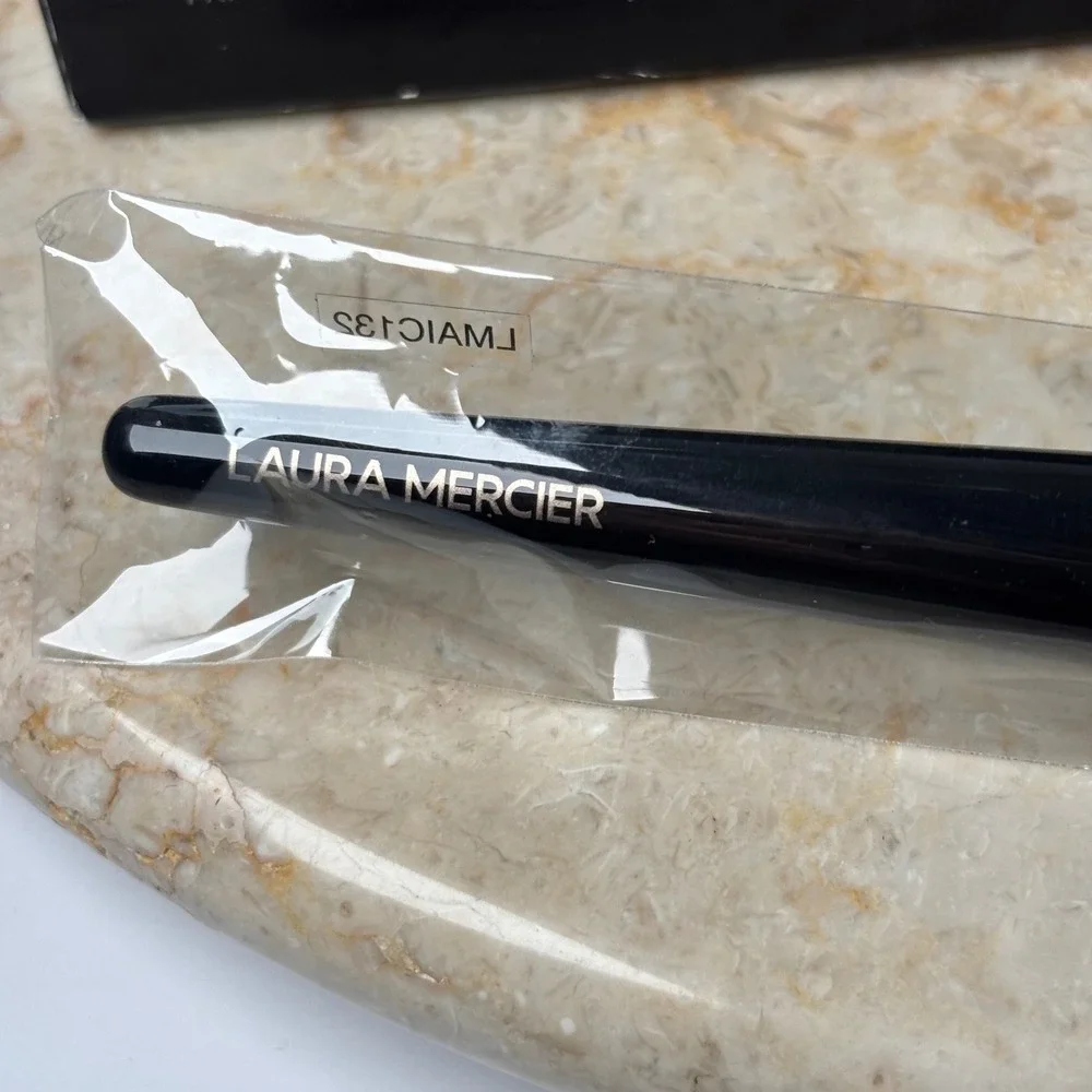 laura mercier box shows